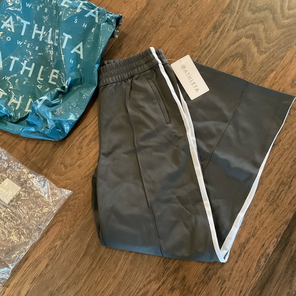 Tempo Mid Rise Wide Leg Track Pant
Color: Shadow Grey/Bright White
Size: XS - Picture 2 of 7